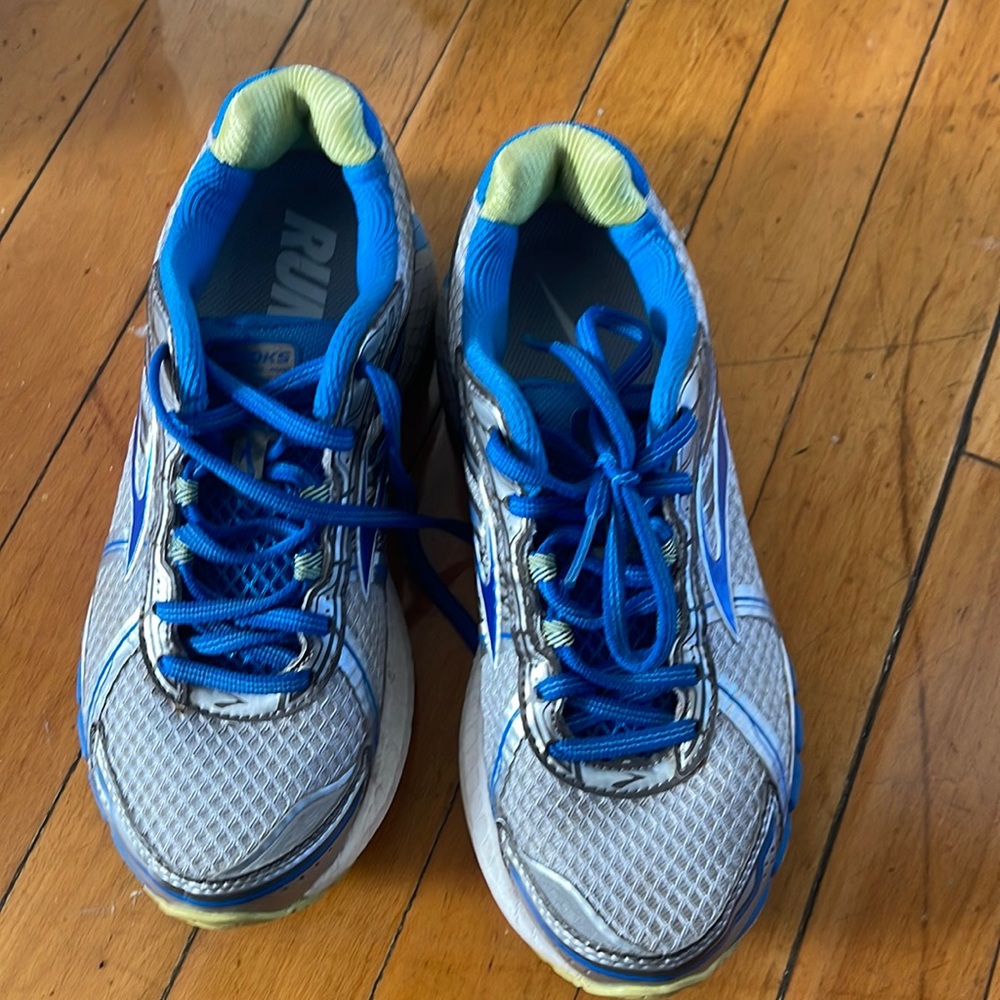 Women’s Brooks Adrenaline size 7.5